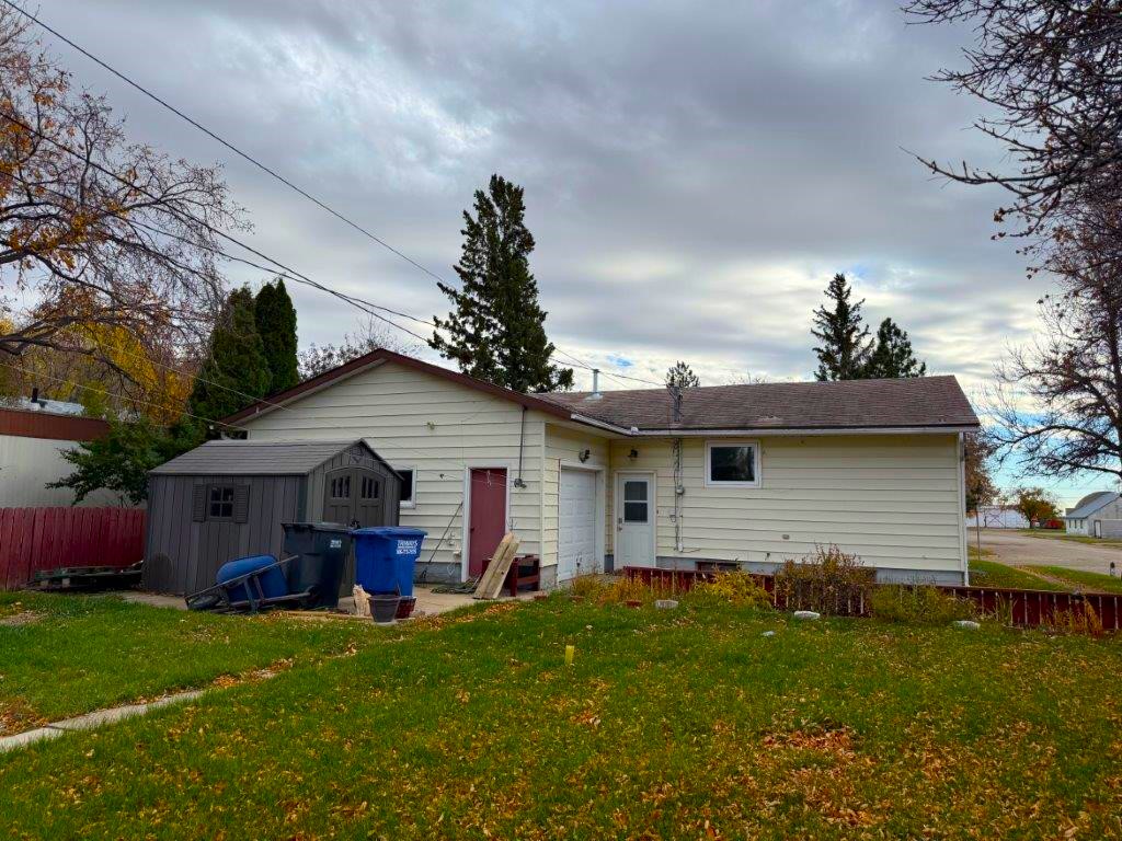 6 201 1st Ave. East, Eatonia- L202672