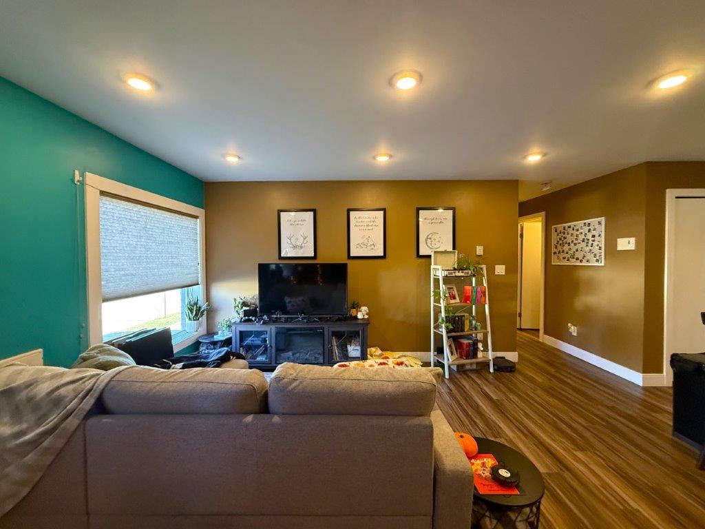 #202-201 3rd Ave. West, Kindersley- L202668